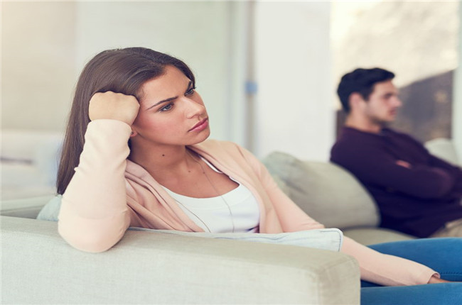 老公對自己不親熱時該怎么辦呢？